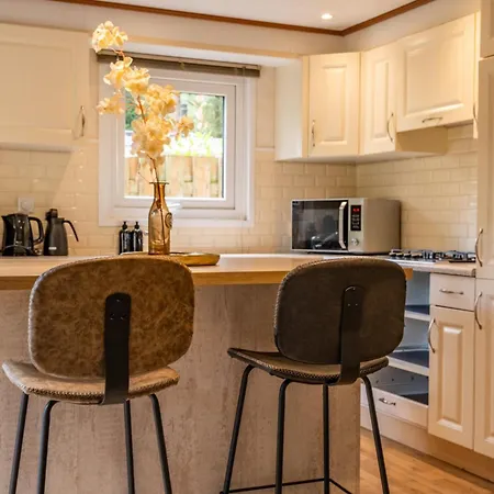 6p Bath-garden House-4g Pool-kids-dog