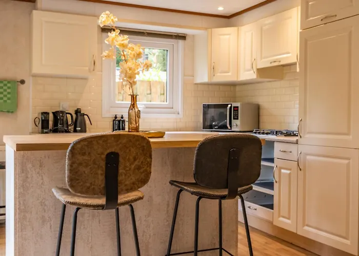 6p Bath-garden House-4g Pool-kids-dog