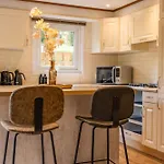 6p Bath-garden House-4g Pool-kids-dog
